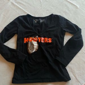 HOOTERS BLACK LONG SLEEVE TOP SIZE SMALL